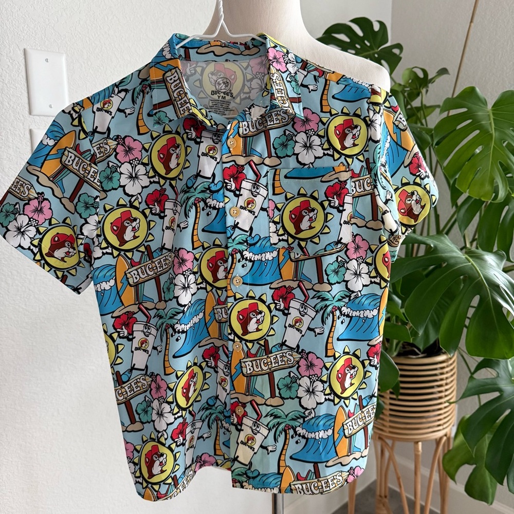 KIDS Buc-ee's Fun Beach Camper Hawaiian/Tiki button-up shirt size YM (A)